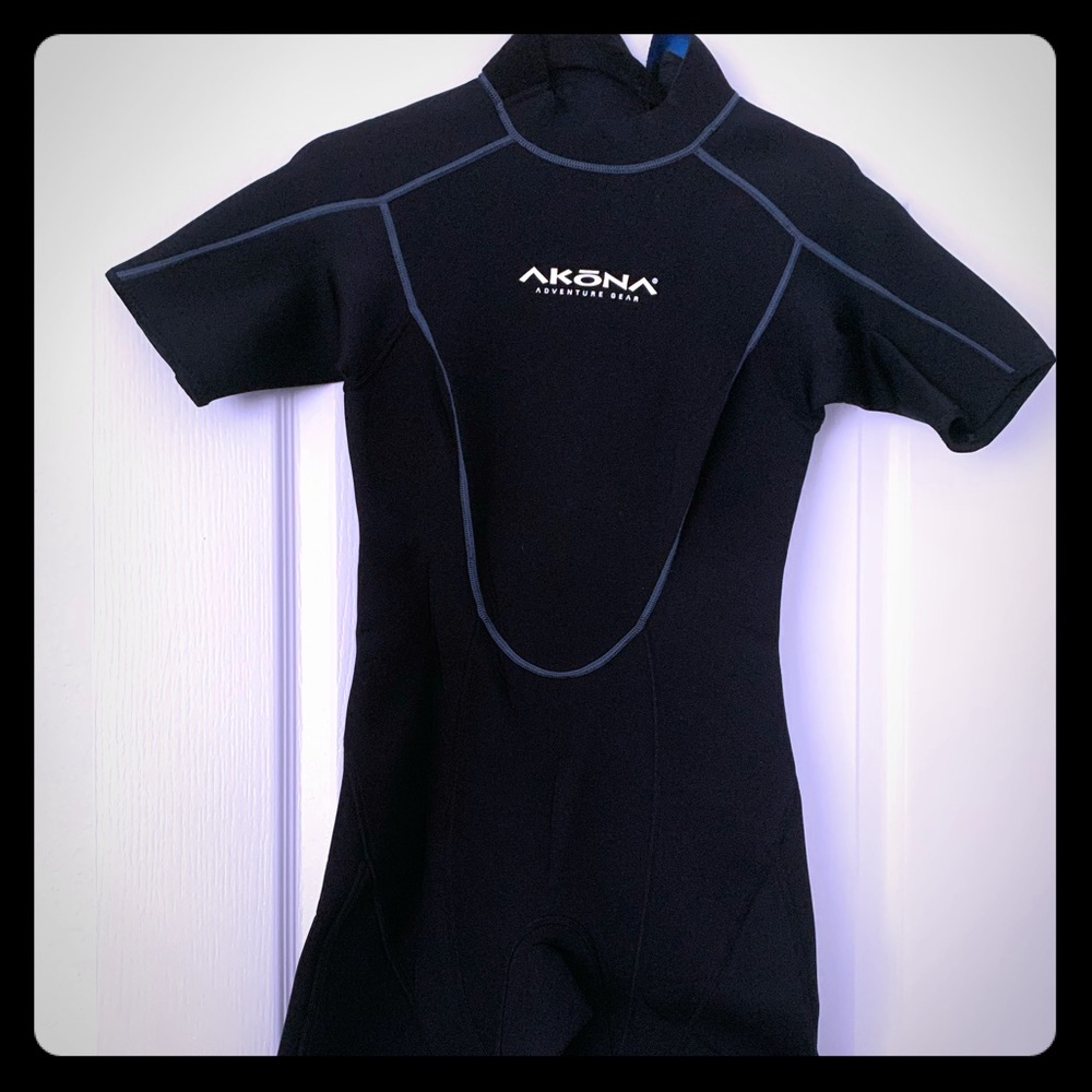 AKōna Adventure Gear wetsuit